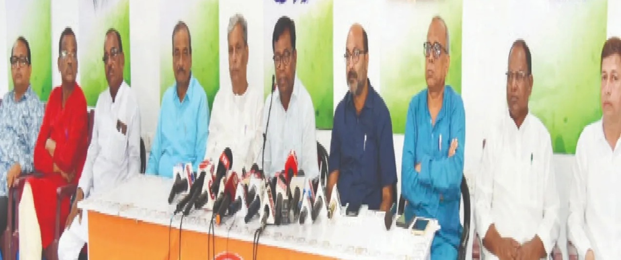 କଂଗ୍ରେସ ସମେତ ୮ ବିରୋଧୀ ଦଳର ନିଷ୍ପତ୍ତି: ଏଫ୍‌ଏମ୍‌ କଲେଜ ଛାତ୍