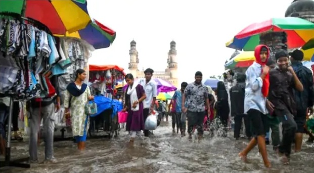 ପ୍ରବଳ ବର୍ଷା ହେତୁ ବସ୍ ସେବା ବାଧାପ୍ରାପ୍ତ; ୧୦୦୦ ଲୋକଙ୍କୁ କରା