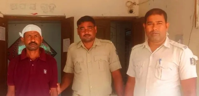 ଜମି ବାଡ଼ି ଗଣ୍ଡଗୋଳରୁ ବଡ଼ ଭାଇଙ୍କୁ ଠେଙ୍ଗାରେ ପିଟି ମାରିଲା ସାନ 