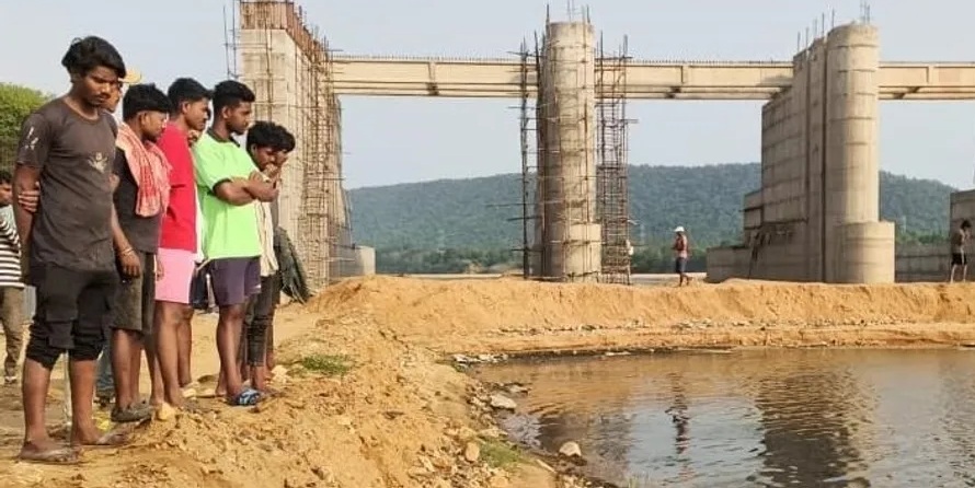 ବାସନ ଧୋଇବାକୁ ଯାଇ ନଦୀରେ ଭାସିଗଲେ: ହମିରପୁଟ ଘାଟରୁ ମିଳିଲା ଶବ